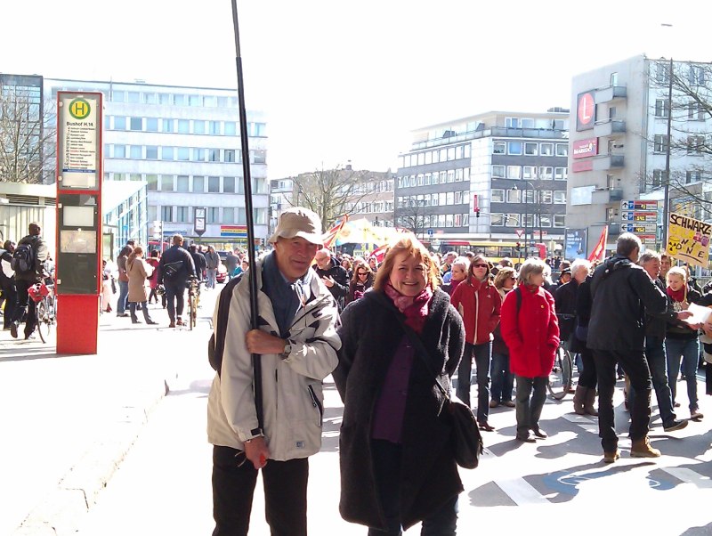 Die heutige Geschäftsführerin Susanne Jung mit dem SFV Gründer Wolf von Fabeck