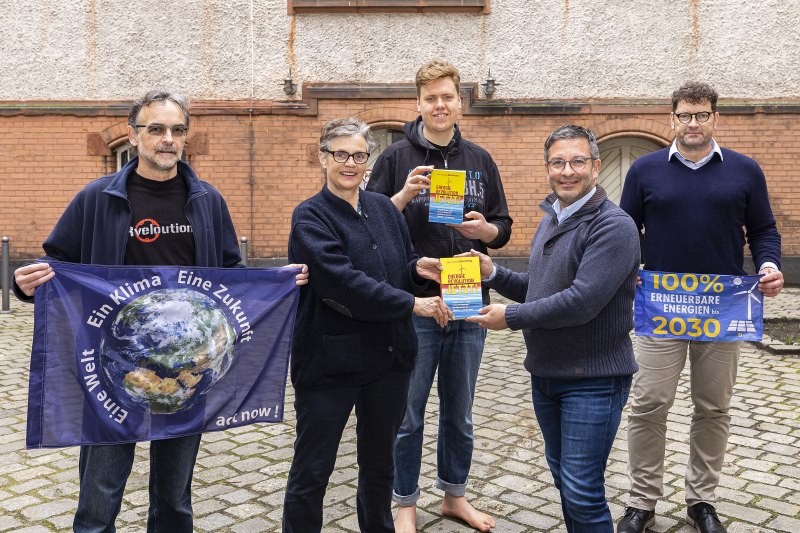 Buchübergabe: "Energie Revolution jetzt!" an den Oberbürgermeister von Hamm
